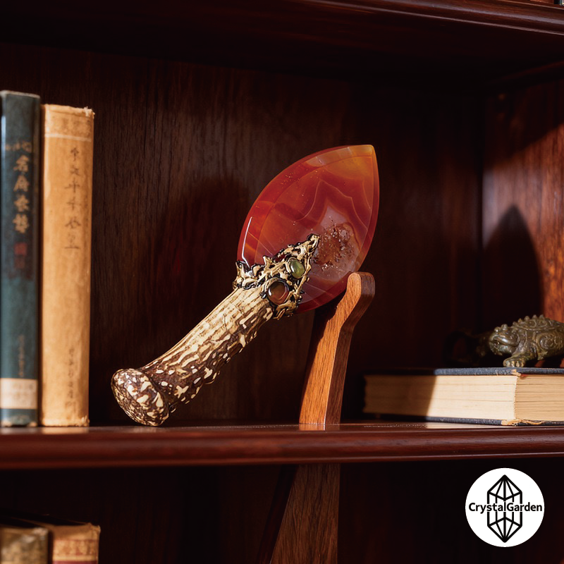 Mixed Crystal Material Dagger - Image 3